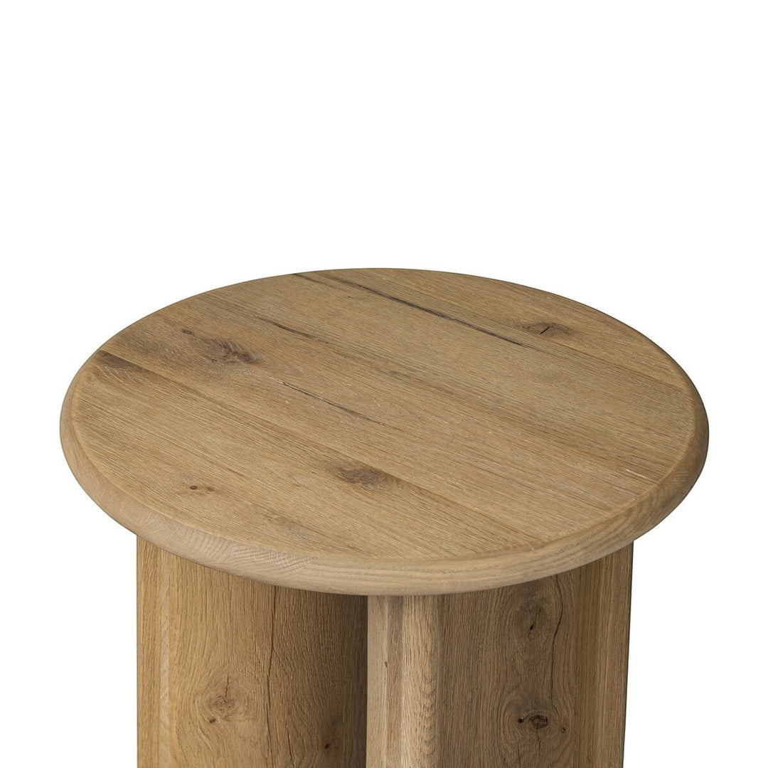 Maison Olive PADEN table d'appoint en chêne usé avec plateau rond et pieds organiques. Style moderne.