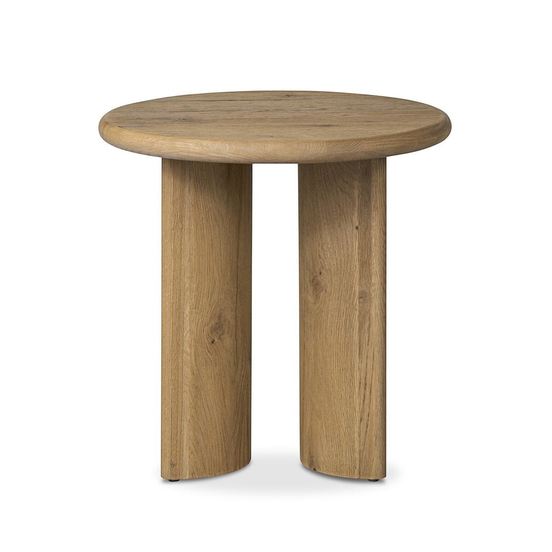 Maison Olive PADEN table d'appoint en chêne usé avec plateau rond et pieds en forme de croissant.