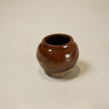Petit pot en céramique artisanale Maison Olive marron émaillé avec base texturée brute pour décoration rustique