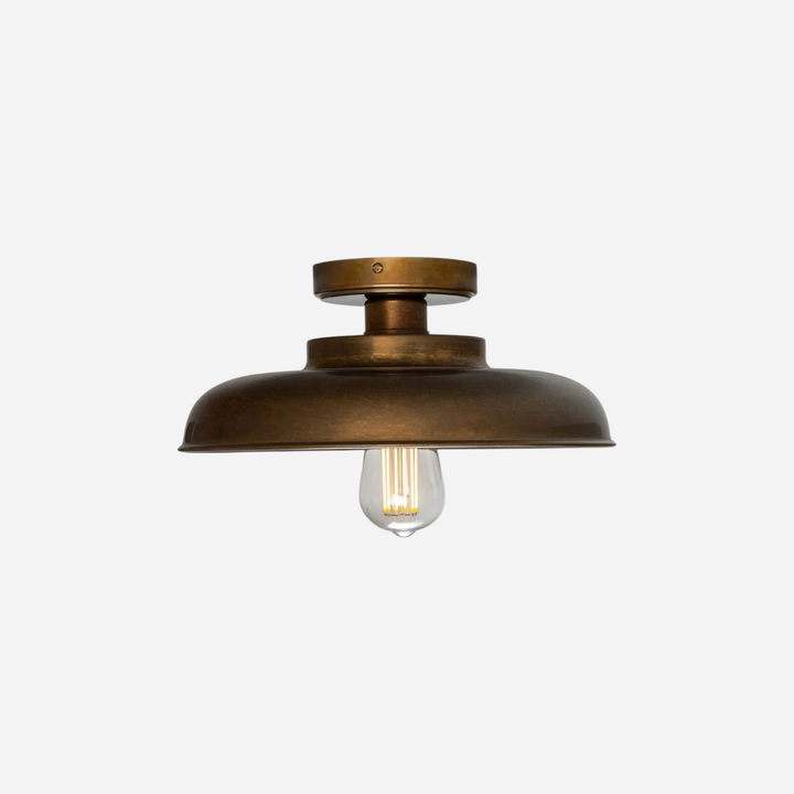 Plafonnier industriel Maison Olive en laiton vieilli, design épuré pour un éclairage de plafond élégant.