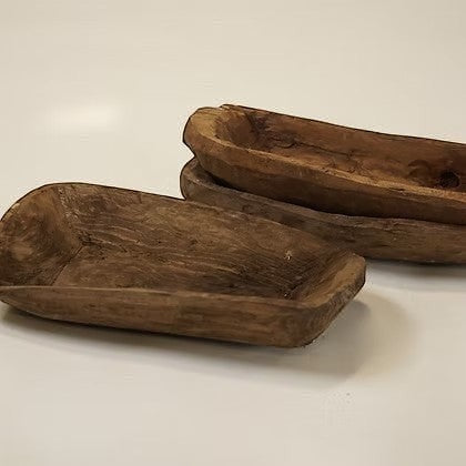 Plateaux décoratifs Maison Olive en bois massif sculpté, style rustique et brut pour une décoration bohème.