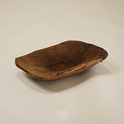 Plateau décoratif Maison Olive en bois massif sculpté, style rustique et artisanal avec une finition brute naturelle.