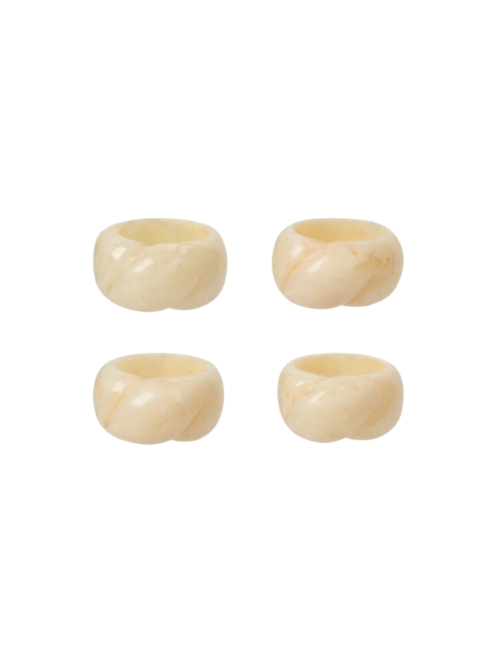 Ensemble de quatre ronds de serviette Maison Olive en résine crème et beige effet pierre polie avec design torsadé