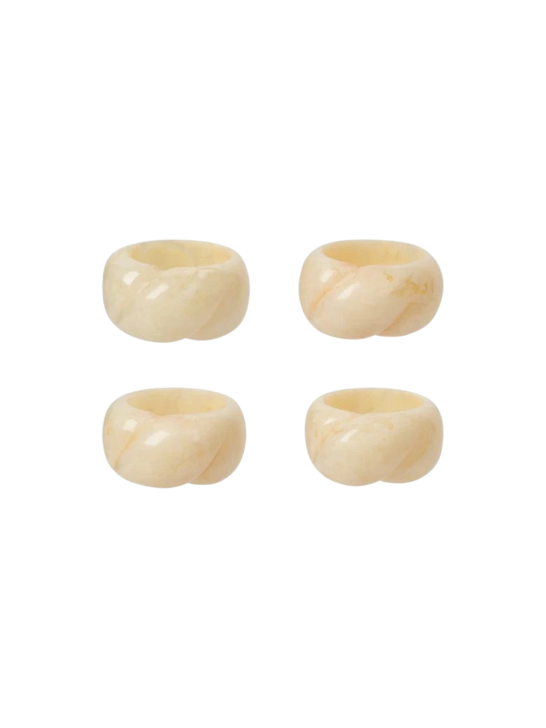 Ensemble de quatre ronds de serviette Maison Olive en résine crème et beige effet pierre polie avec design torsadé