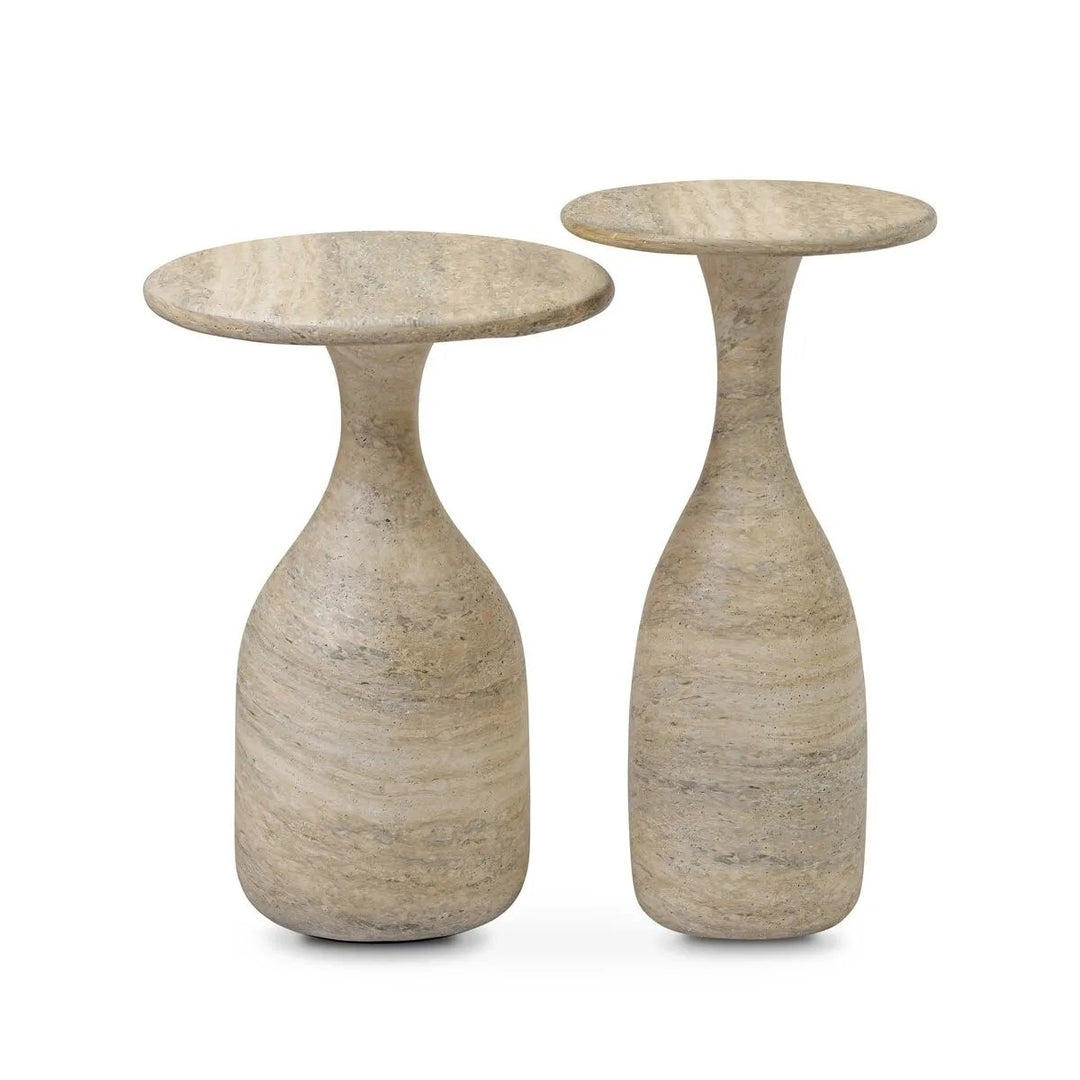 Maison Olive Set de 2 tables d'appoint rondes en pierre côte-à-côte.