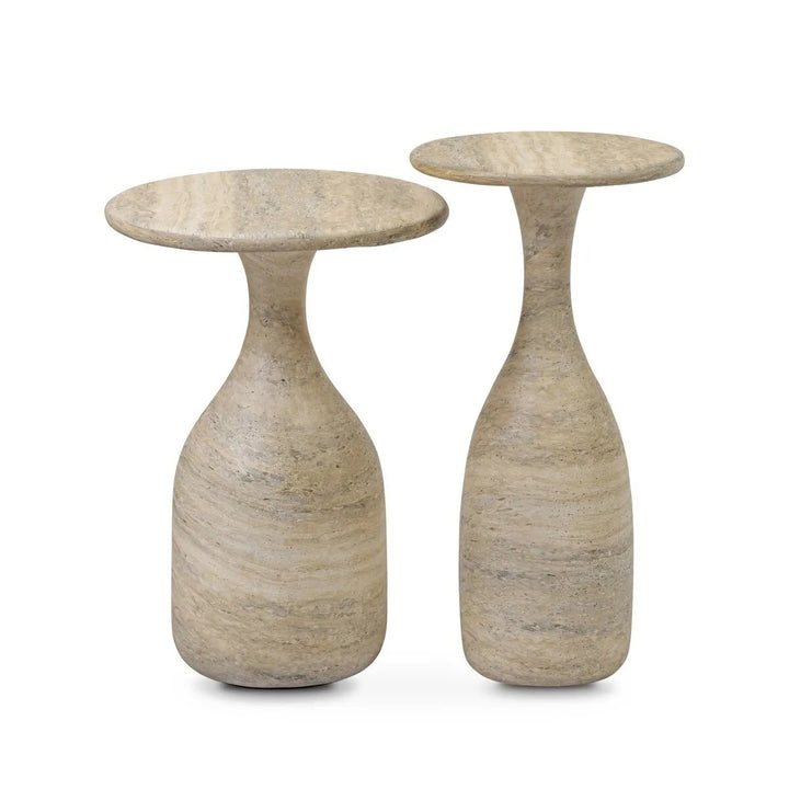 Maison Olive Set de 2 tables d'appoint rondes en pierre côte-à-côte.
