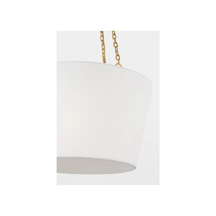 Maison Olive suspension luminaire en métal doré vieilli avec abat-jour blanc conique en tissu, éclairage d'ambiance.