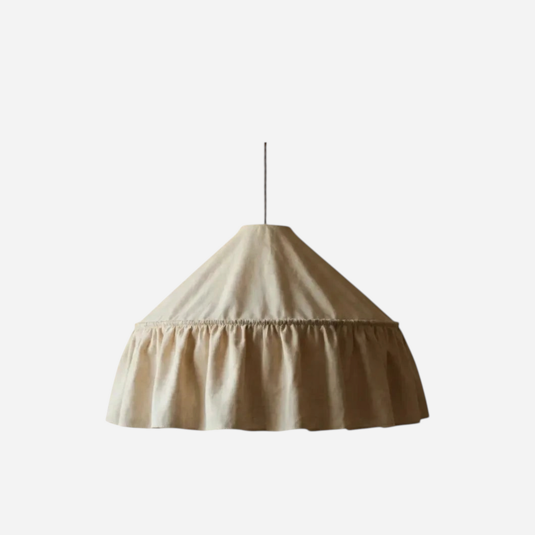 Suspension Maison Olive en tissu beige avec volants, design conique bohème chic en coton naturel