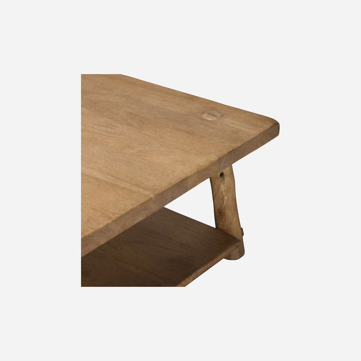 Table basse Maison Olive en bois brut naturel avec étagère inférieure, style rustique
