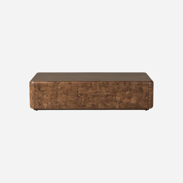 Maison Olive Table basse rectangulaire en bois composite aspect chêne foncé, bords arrondis, finition lisse.