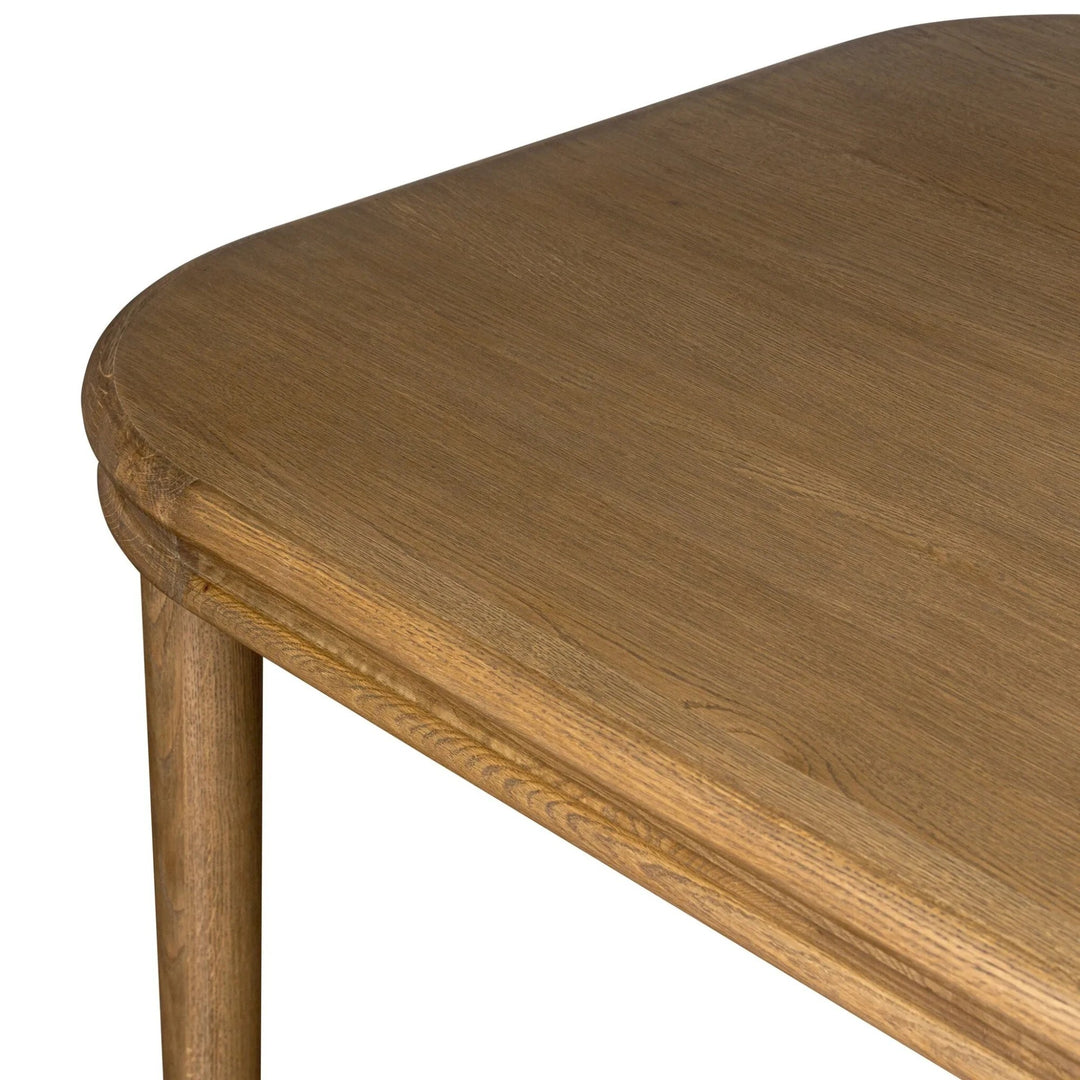 Table en bois de chêne Maison Olive avec plateau arrondi et finition naturelle.
