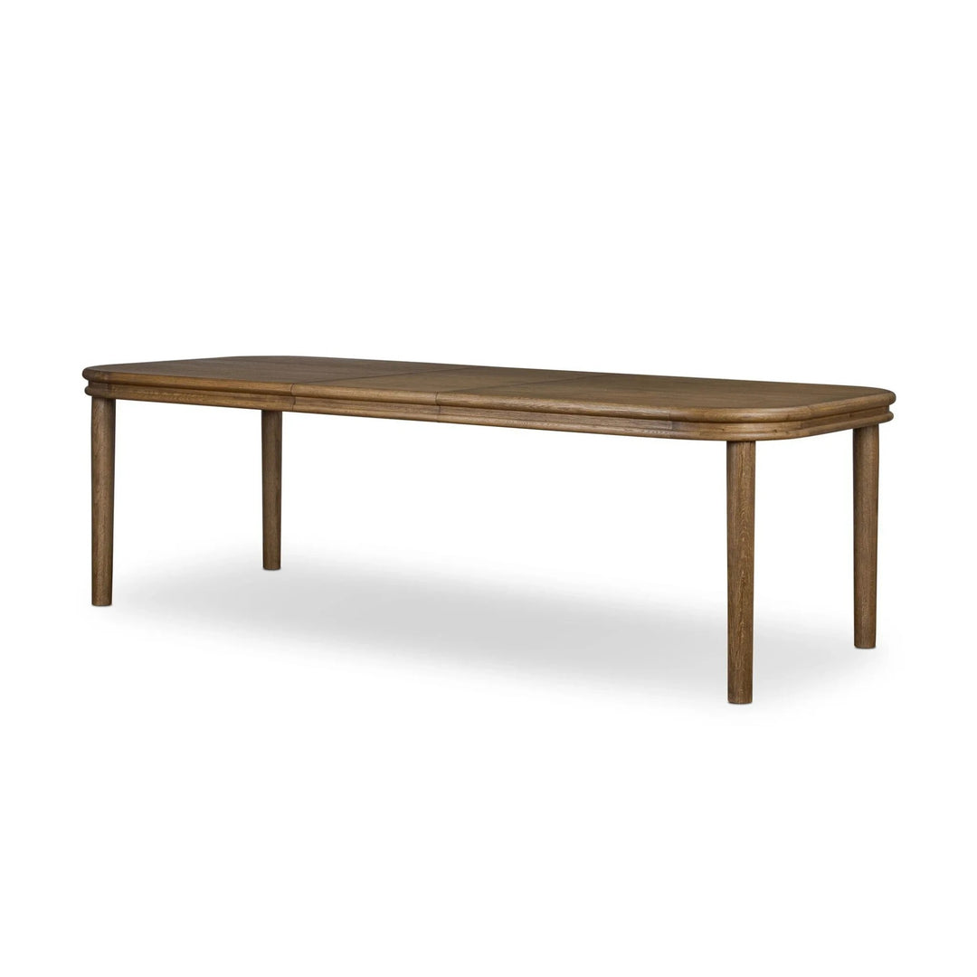 Maison Olive table en bois de chêne massif avec plateau arrondi et pieds fuselés, finition naturelle.