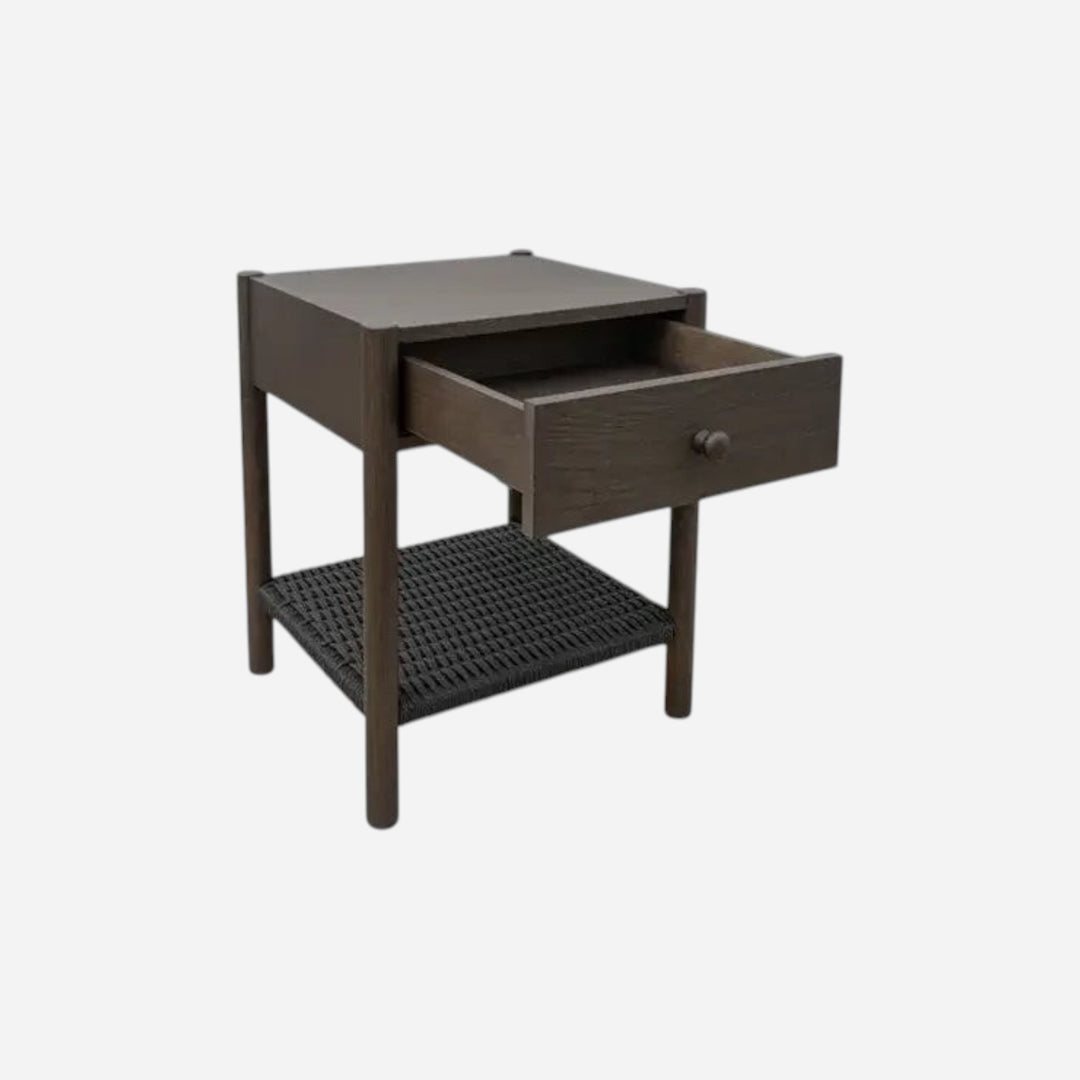 Table de chevet Maison Olive en bois foncé avec tiroir coulissant et étagère inférieure en corde tressée noire