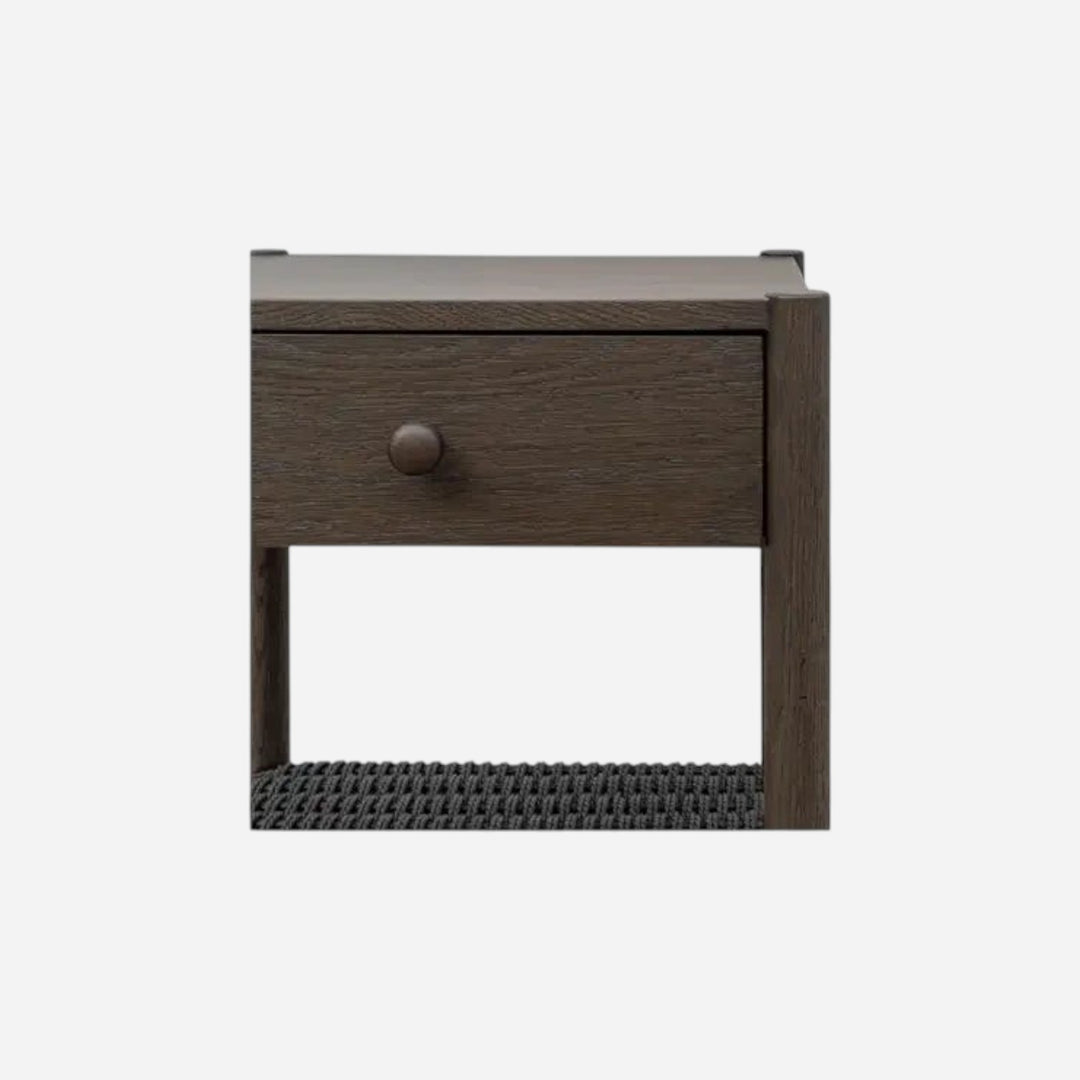 Table de chevet Maison Olive en bois foncé avec tiroir et étagère inférieure en corde tressée noire
