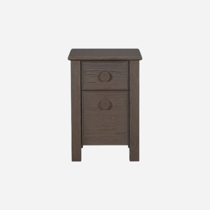 Table de chevet Maison Olive en bois massif sombre avec deux tiroirs et poignées rondes minimalistes