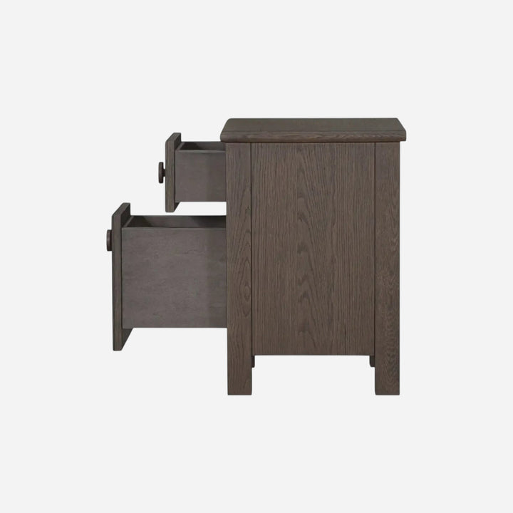 Table de chevet Maison Olive en bois massif sombre avec deux tiroirs et poignées minimalistes, vue de profil.