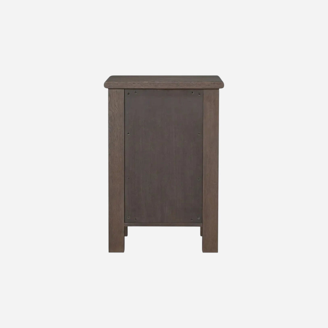 Table de chevet Maison Olive en bois massif sombre avec un design épuré et une finition élégante.