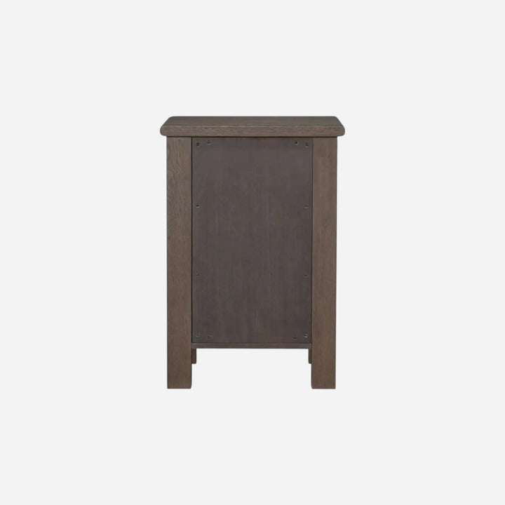 Table de chevet Maison Olive en bois massif sombre avec un design épuré et une finition élégante.