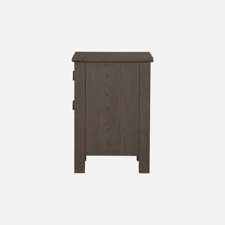 Table de chevet Maison Olive en bois massif sombre avec deux tiroirs et poignées rondes, vue de profil
