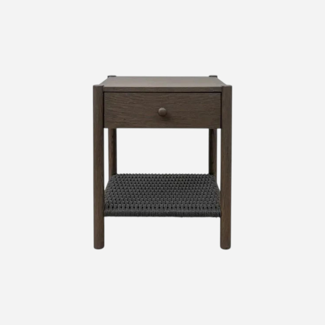Table de chevet Maison Olive en bois foncé avec un tiroir et une étagère inférieure en corde tressée noire
