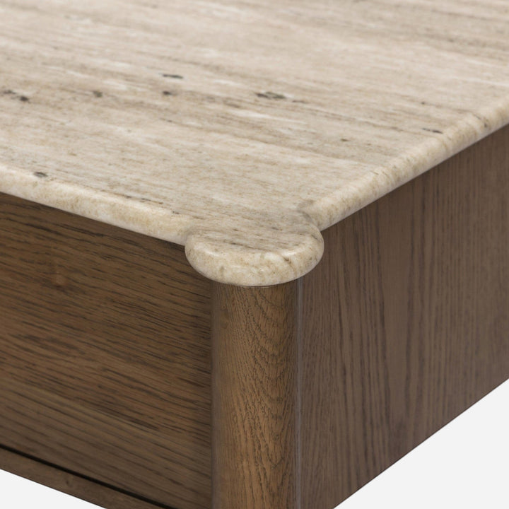 Table de chevet Maison Olive en marbre beige veiné et bois de chêne, design élégant et naturel.