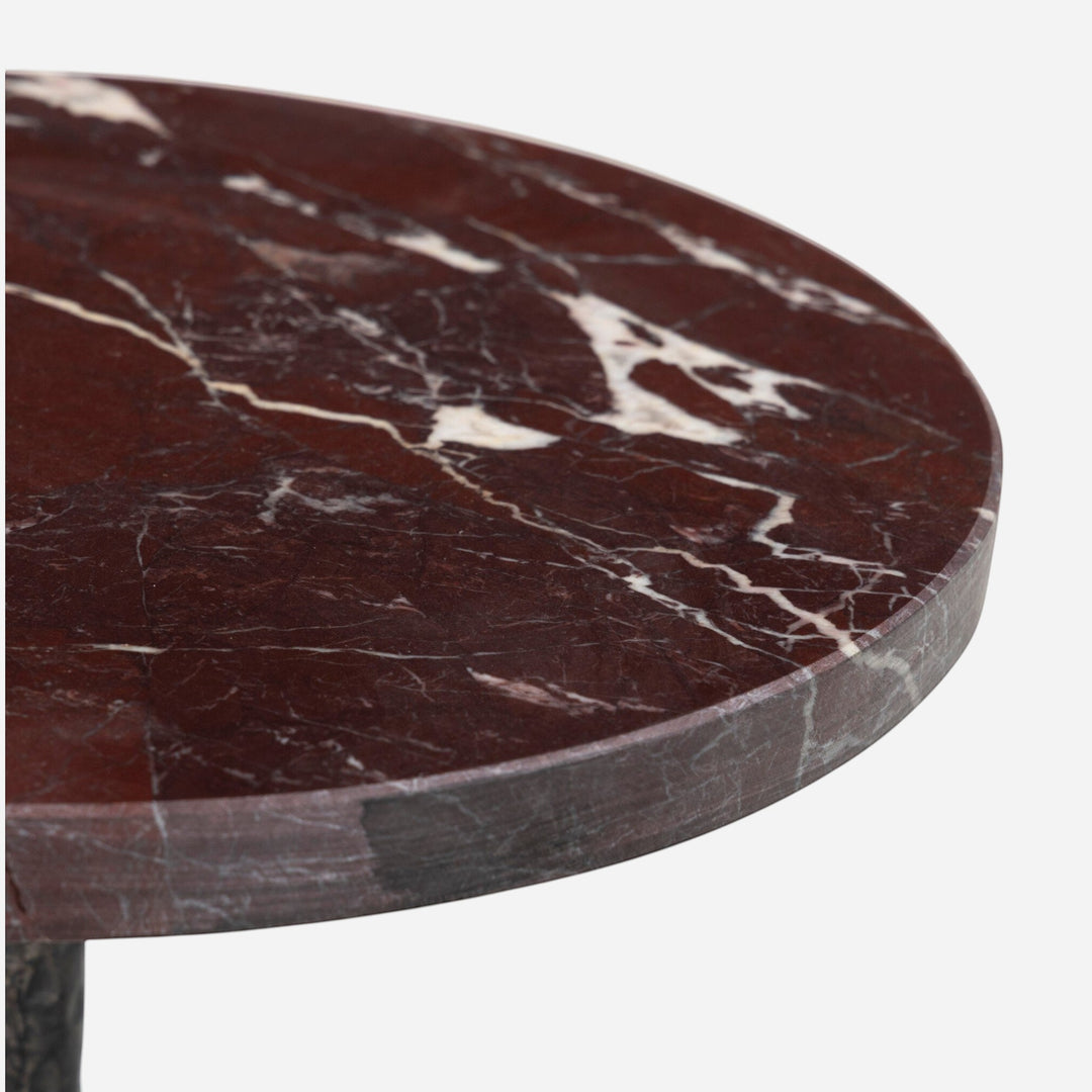Table d'appoint JOCELYN Maison Olive en marbre rouge bordeaux veiné de blanc, design rond et compact.
