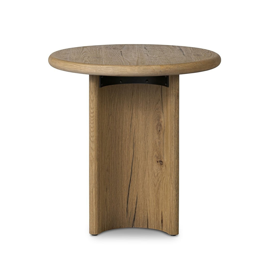 Maison Olive Table d'appoint PADEN en chêne patiné avec plateau rond et pieds incurvés, style organique.