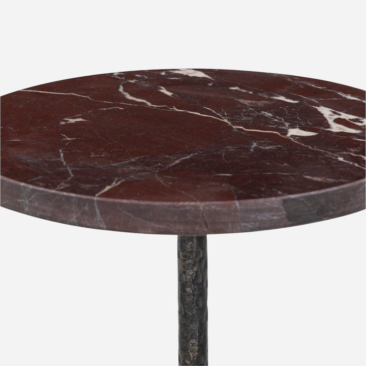 Table d'appoint ronde en marbre bordeaux veiné de blanc, pied texturé Maison Olive.