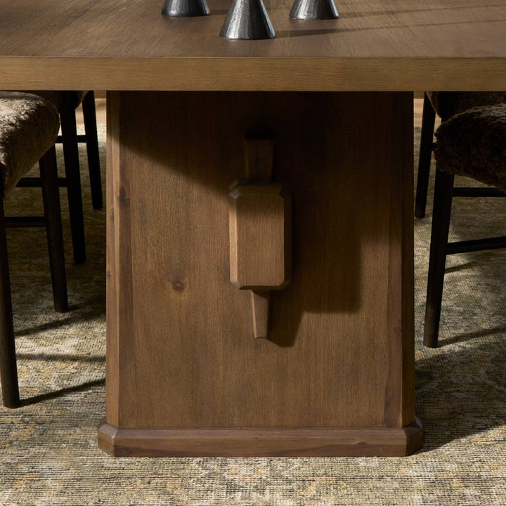 Table à manger Maison Olive en bois rustique marron avec piètement colonne, finition naturelle.