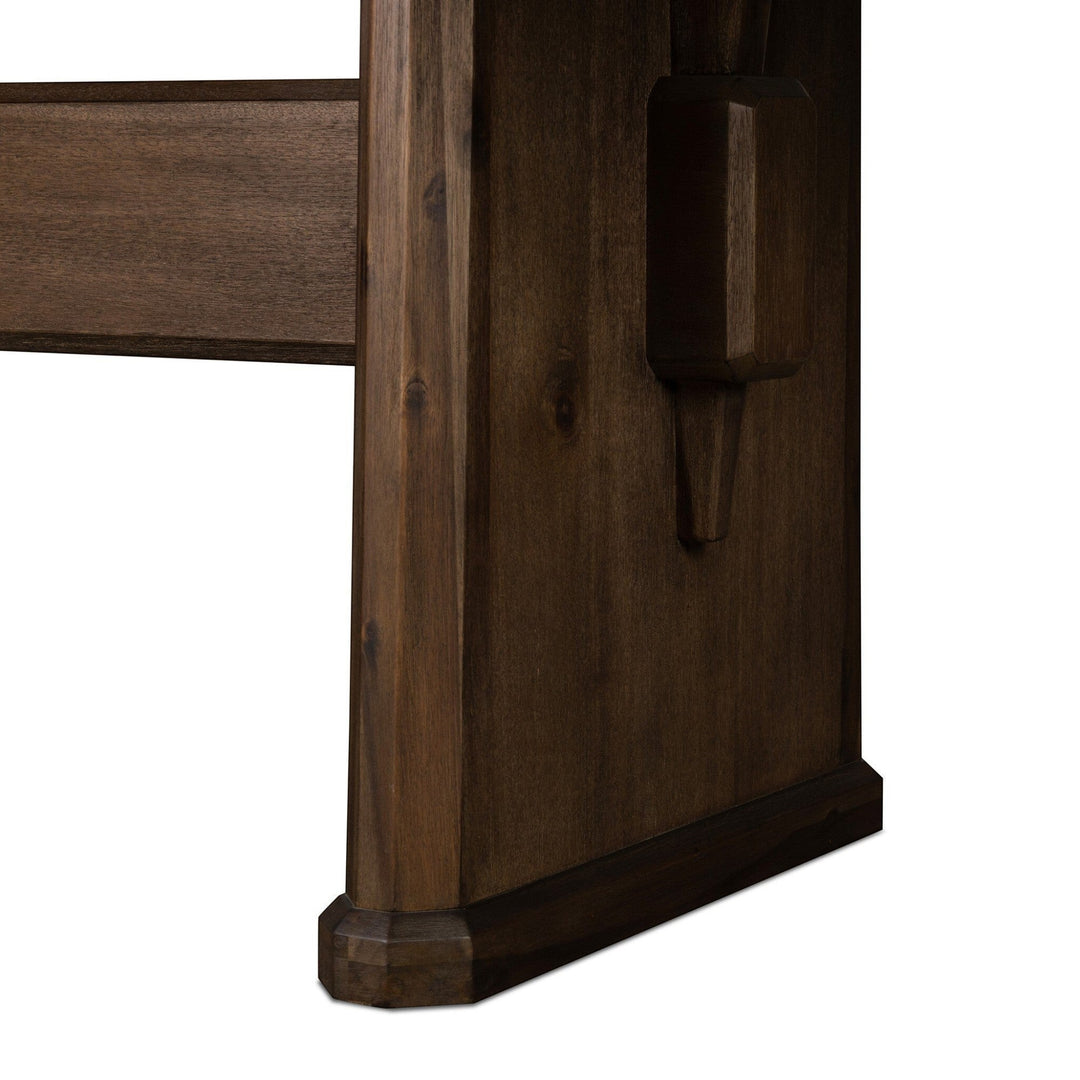 Maison Olive table à manger rustique en bois avec piètement sculpté, finition marron foncé.