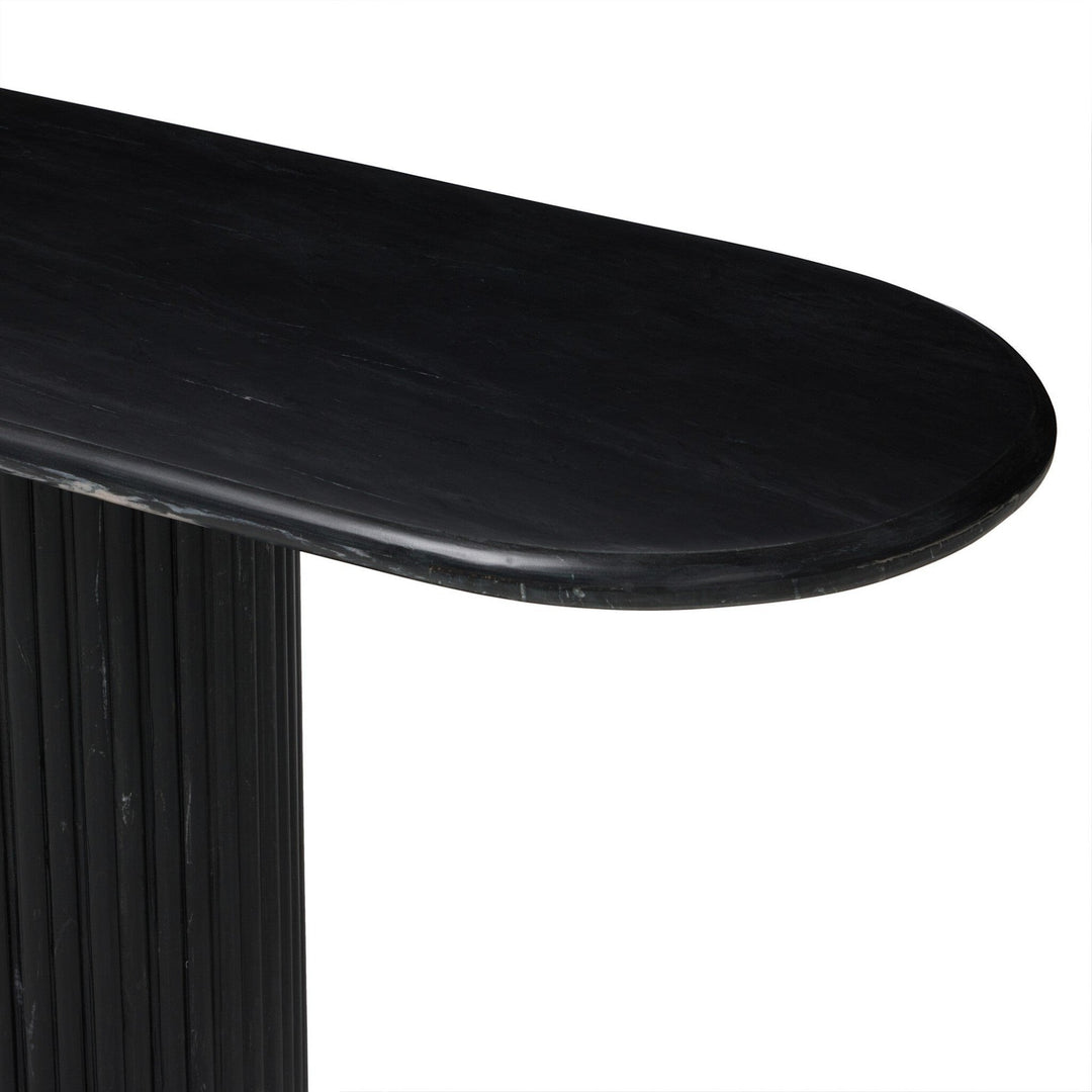 Maison Olive table d'appoint ovale en marbre noir veiné avec pied cannelé cylindrique
