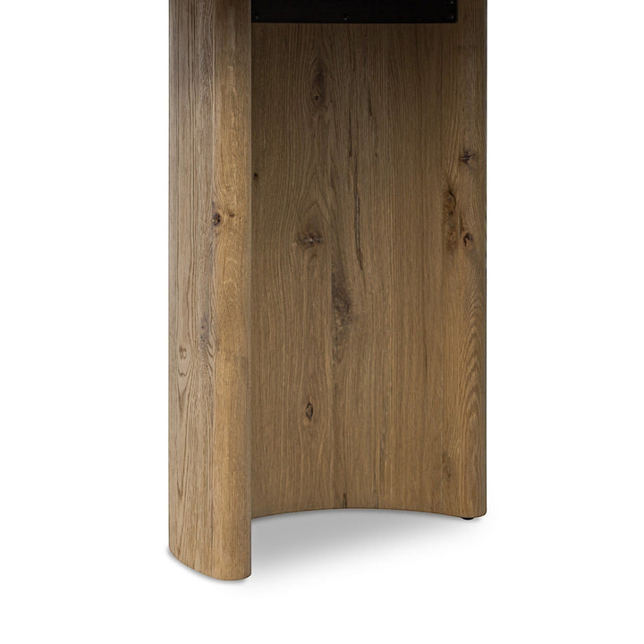 Table à manger ovale PADEN en bois d'acacia noir vieilli, piétement cylindrique, design sculptural par Maison Olive.