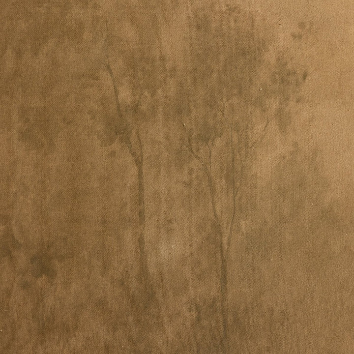 Tableau décoratif Maison Olive avec motif de forêt brumeuse dans des tons ocre et brun sur toile texturée.