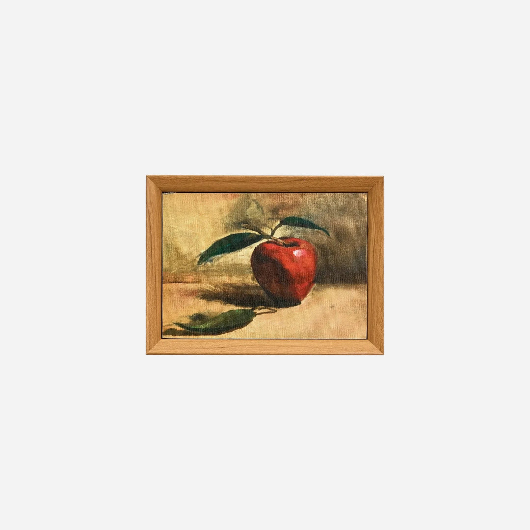 Tableau encadré Maison Olive sur toile représentant une pomme rouge avec des feuilles sur un fond texturé