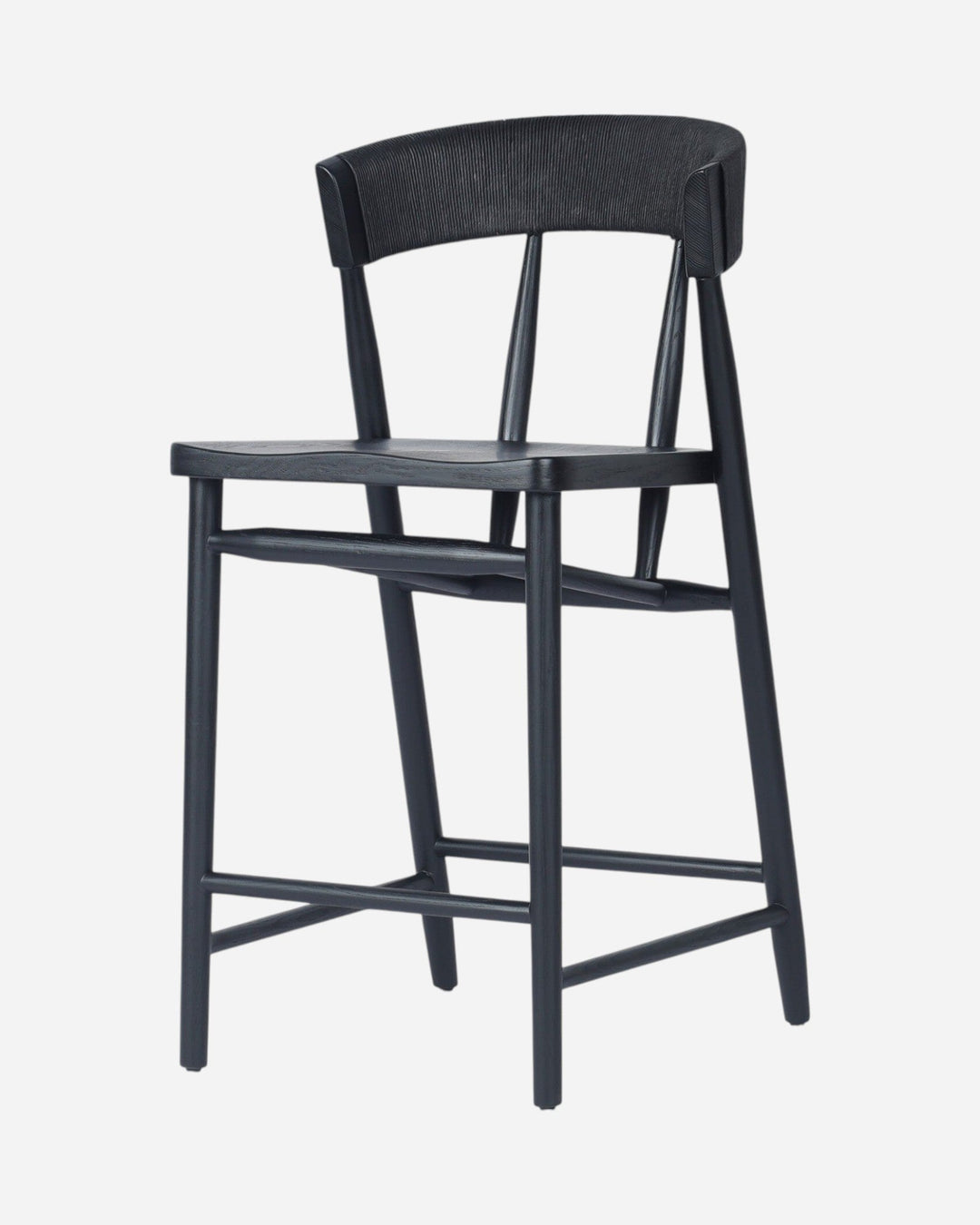 Tabouret de comptoir Maison Olive Buxton en chêne massif noir avec dossier en jonc de papier et pieds effilés