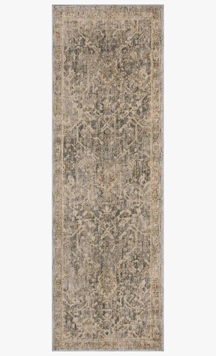 Tapis Maison Olive Junie bleu et naturel au motif antique, tissé en polyester durable et certifié OEKO-TEX.