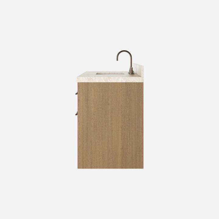 Maison Olive Vanité ANTHEM large en chêne naturel avec dessus en marbre et robinet en laiton.