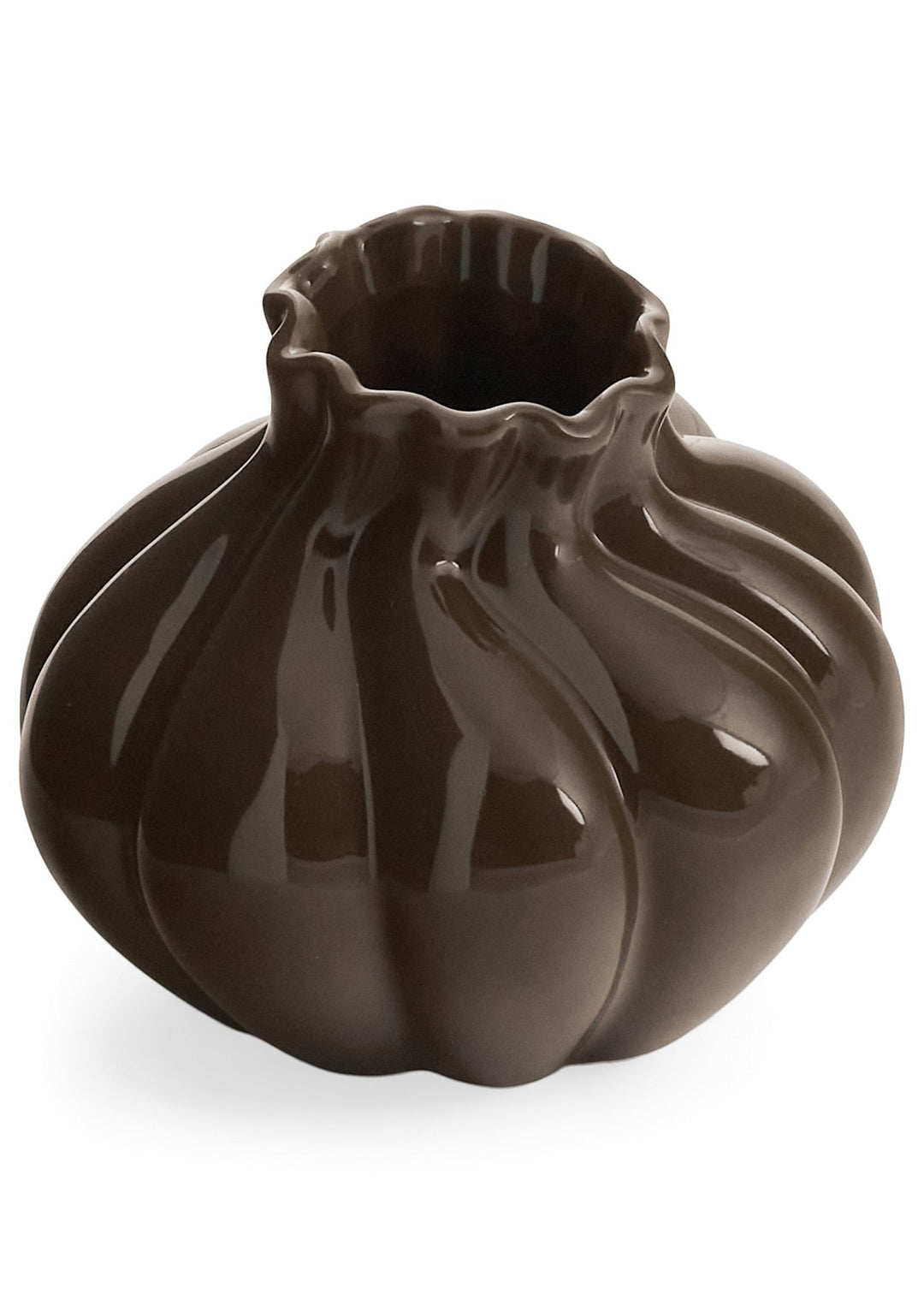 Vase Maison Olive en céramique brun chocolat à la forme arrondie et au col plissé, finition émaillée brillante.