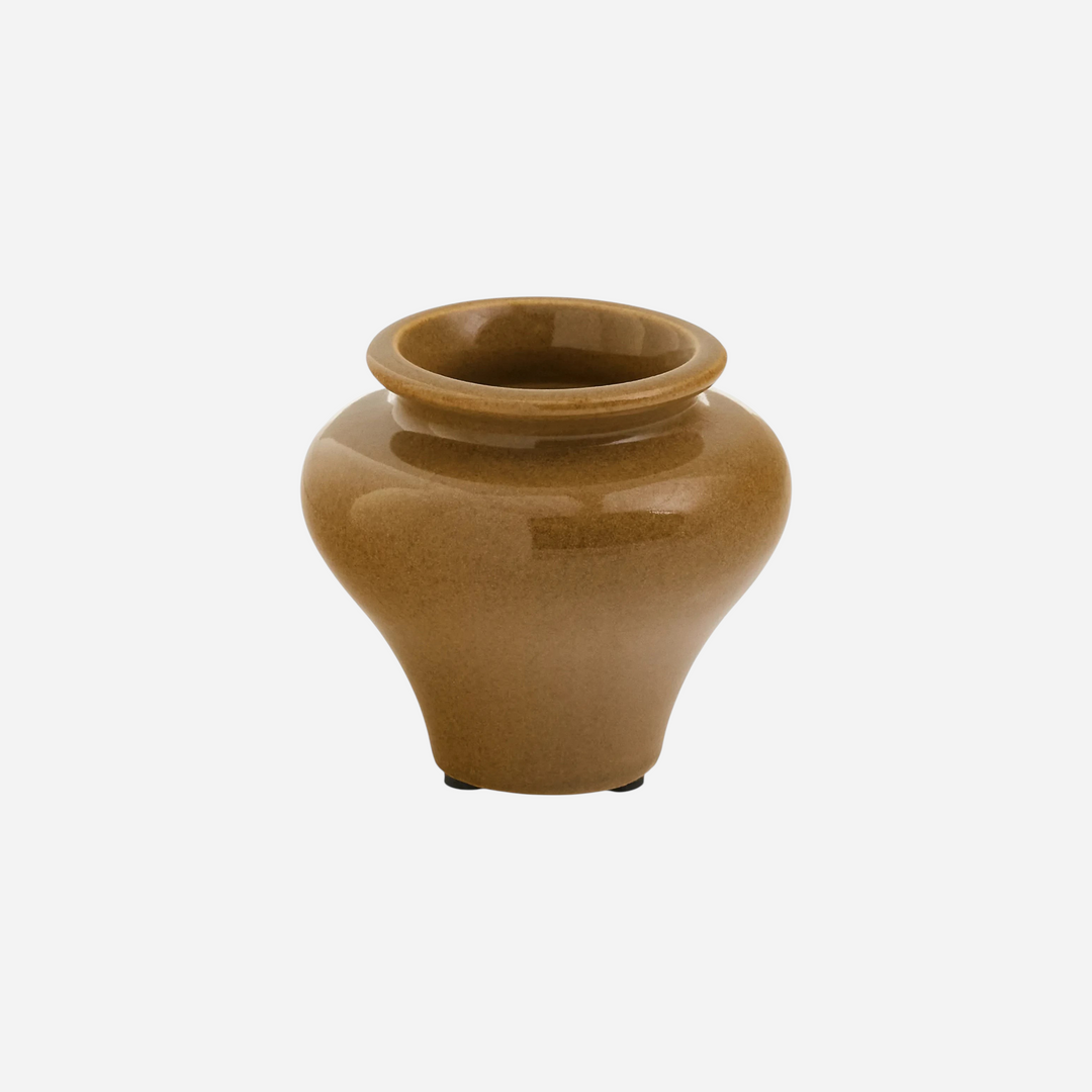 Vase Maison Olive en céramique émaillée couleur terre, design arrondi et épuré pour décoration intérieure élégante.