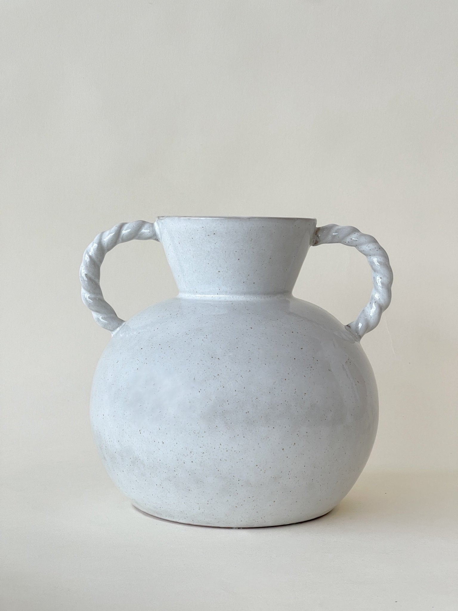 Vase avec anses torsadés - Maison Olive - Vases