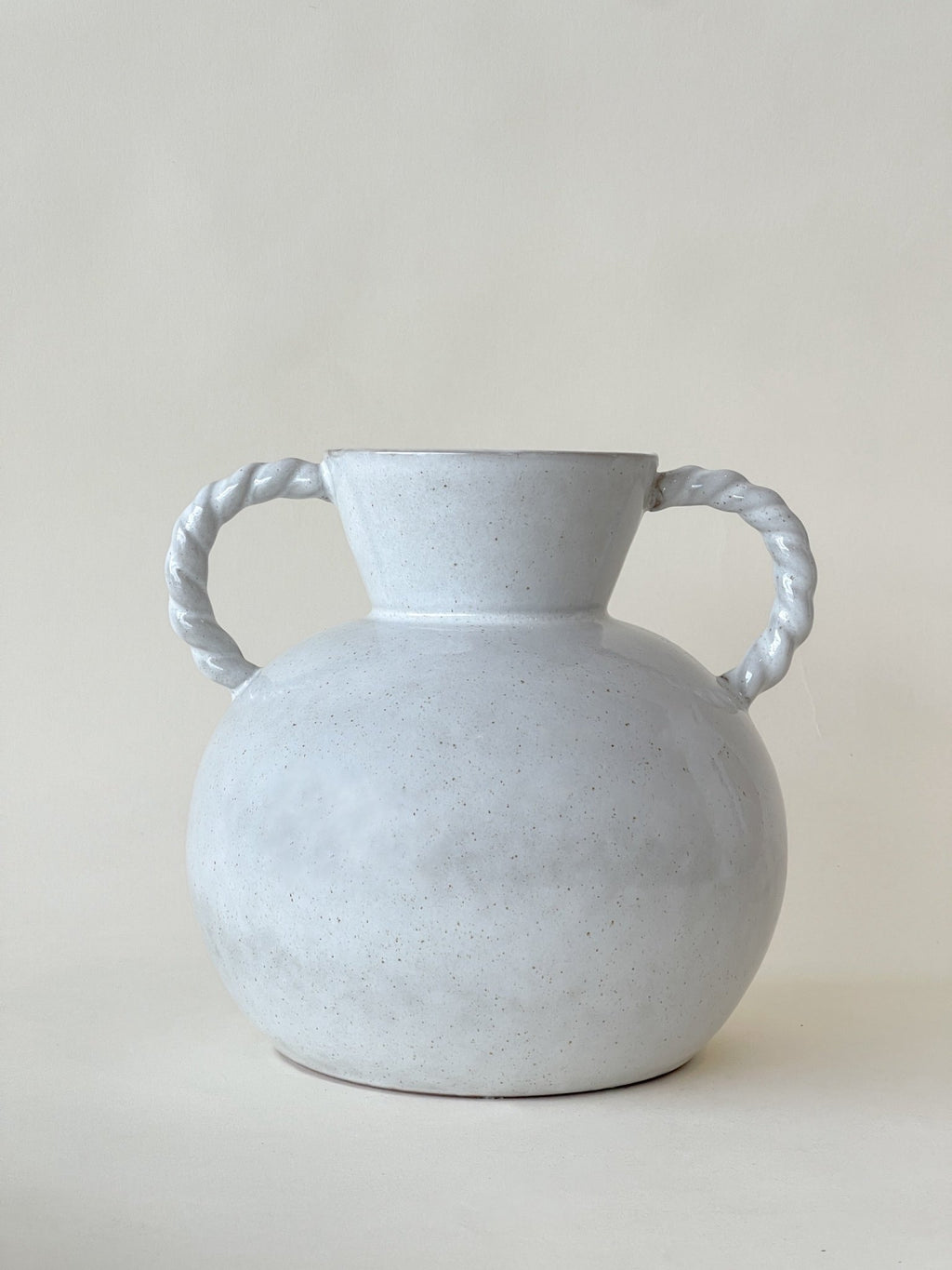 Vase avec anses torsadés - Maison Olive - Vases